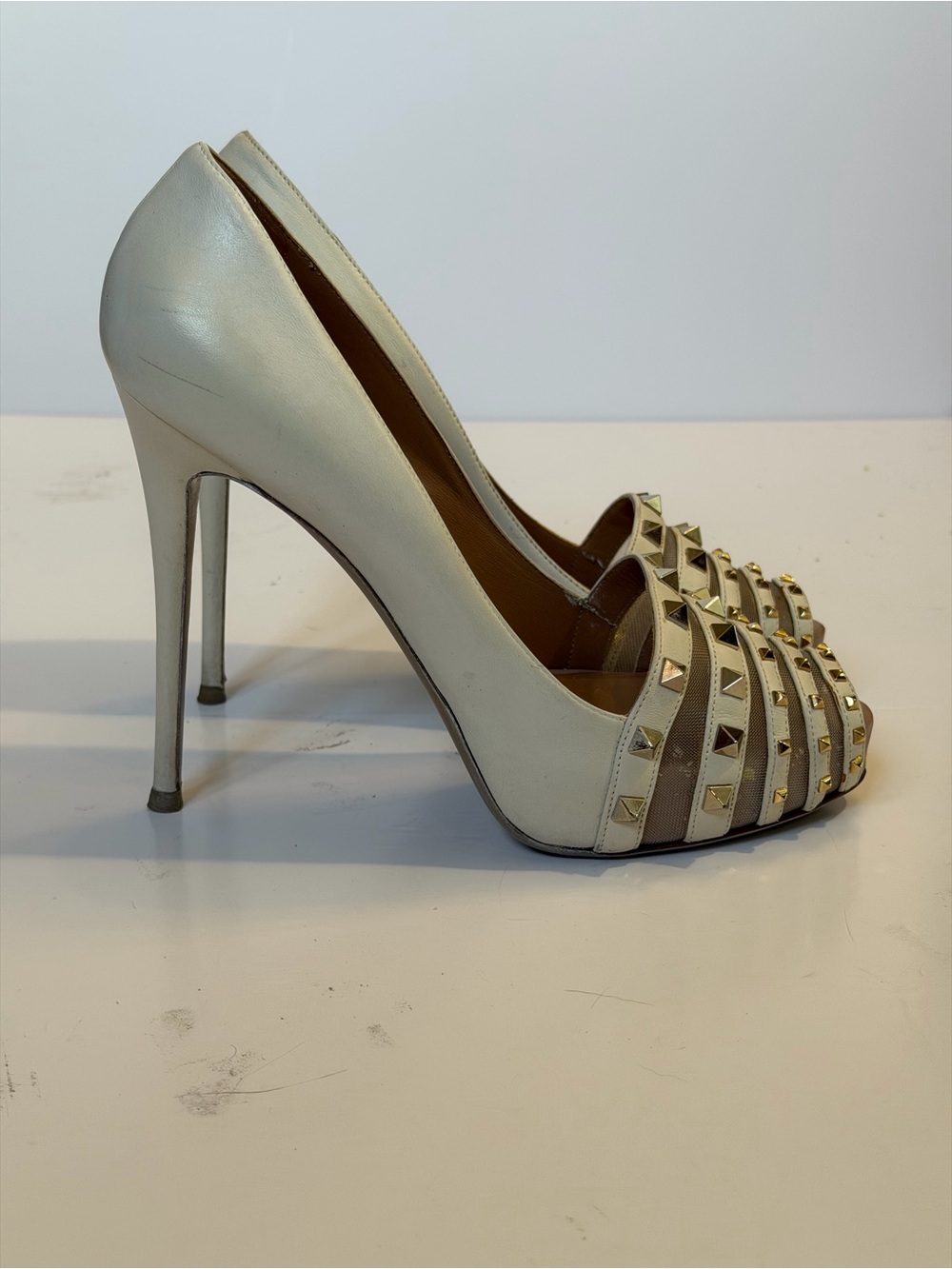 ✨authentic✨ Valentino Ivory Stud-Embellished Peep-Toe Pumps - Picture 4 of 8